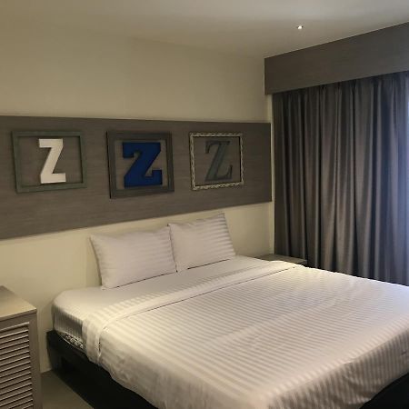 Lazy Sunday Hostel Бангкок Екстер'єр фото