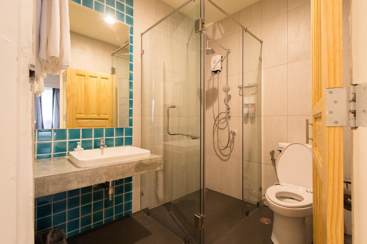 Lazy Sunday Hostel Бангкок Екстер'єр фото