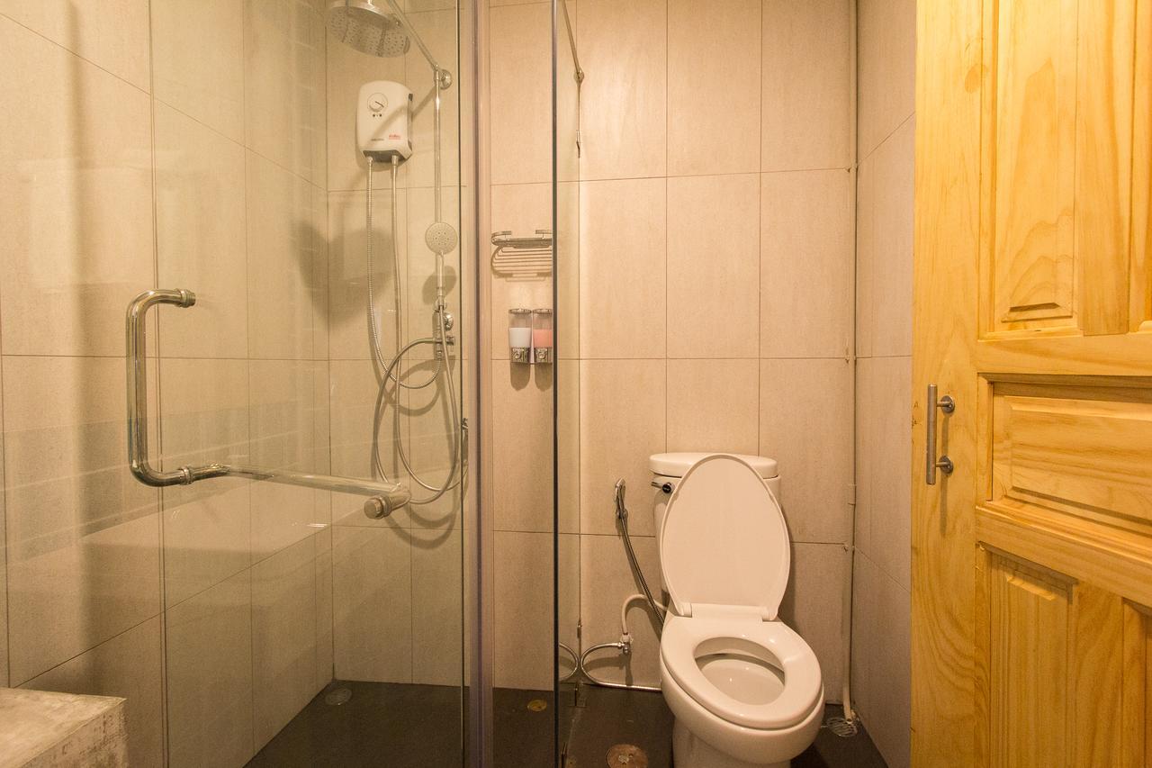 Lazy Sunday Hostel Бангкок Екстер'єр фото