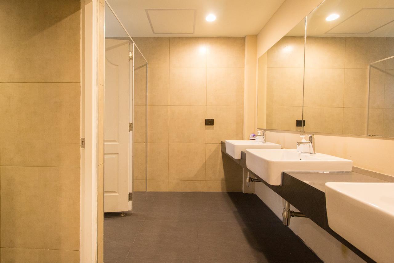 Lazy Sunday Hostel Бангкок Екстер'єр фото