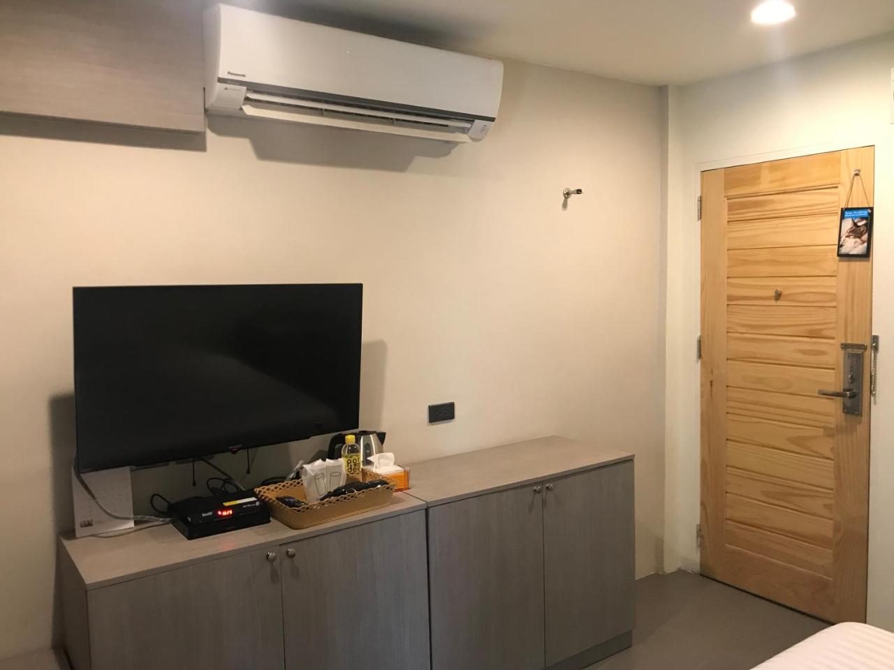 Lazy Sunday Hostel Бангкок Екстер'єр фото